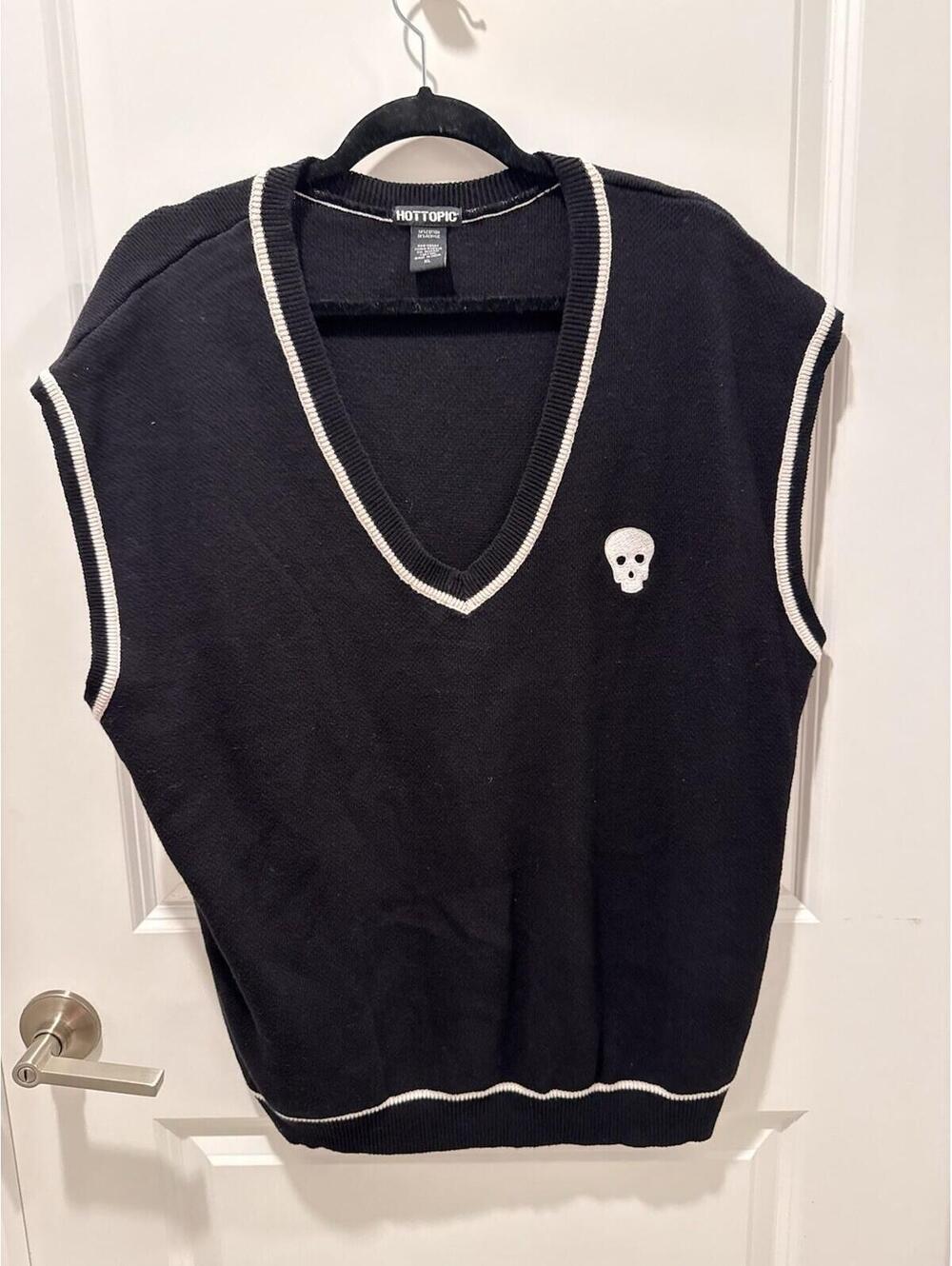 Hot Topic Skull Embroidered Emblem Sweater Vest Size XL Black